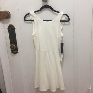 Tag on! White sun dress with beautiful back ruffle